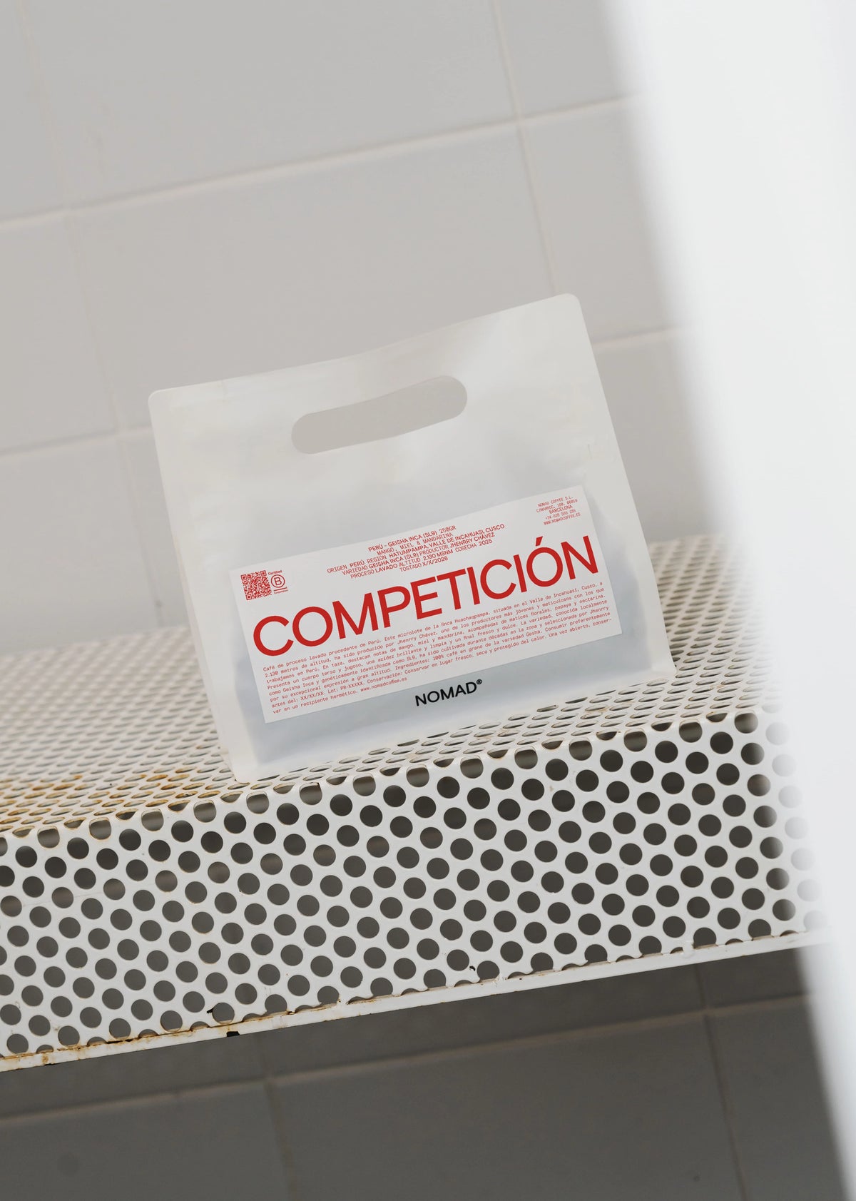 Nomad Coffee COMPETICIÓN competition coffee bag on white mesh shelf
