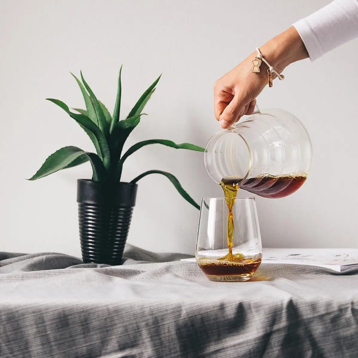 Hario Range Server glass coffee carafe, 600ml, alternate view