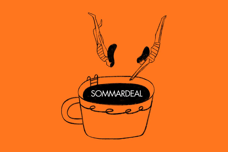 inimalist illustration on an orange background showing two people diving into a giant coffee cup filled with dark coffee, featuring a swimming pool ladder and the text "SOMMARDEAL"