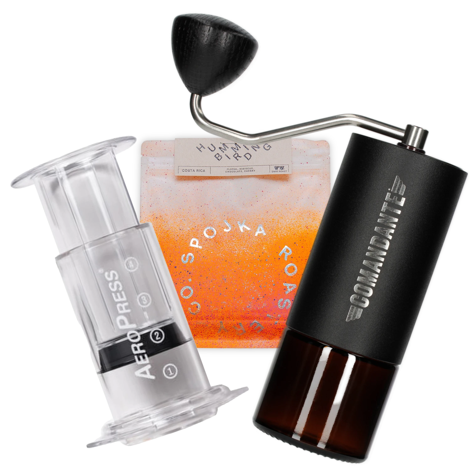 AeroPress Clear kaffebryggare, Comandante-kvarn och orange kaffepåse på vit bakgrund
