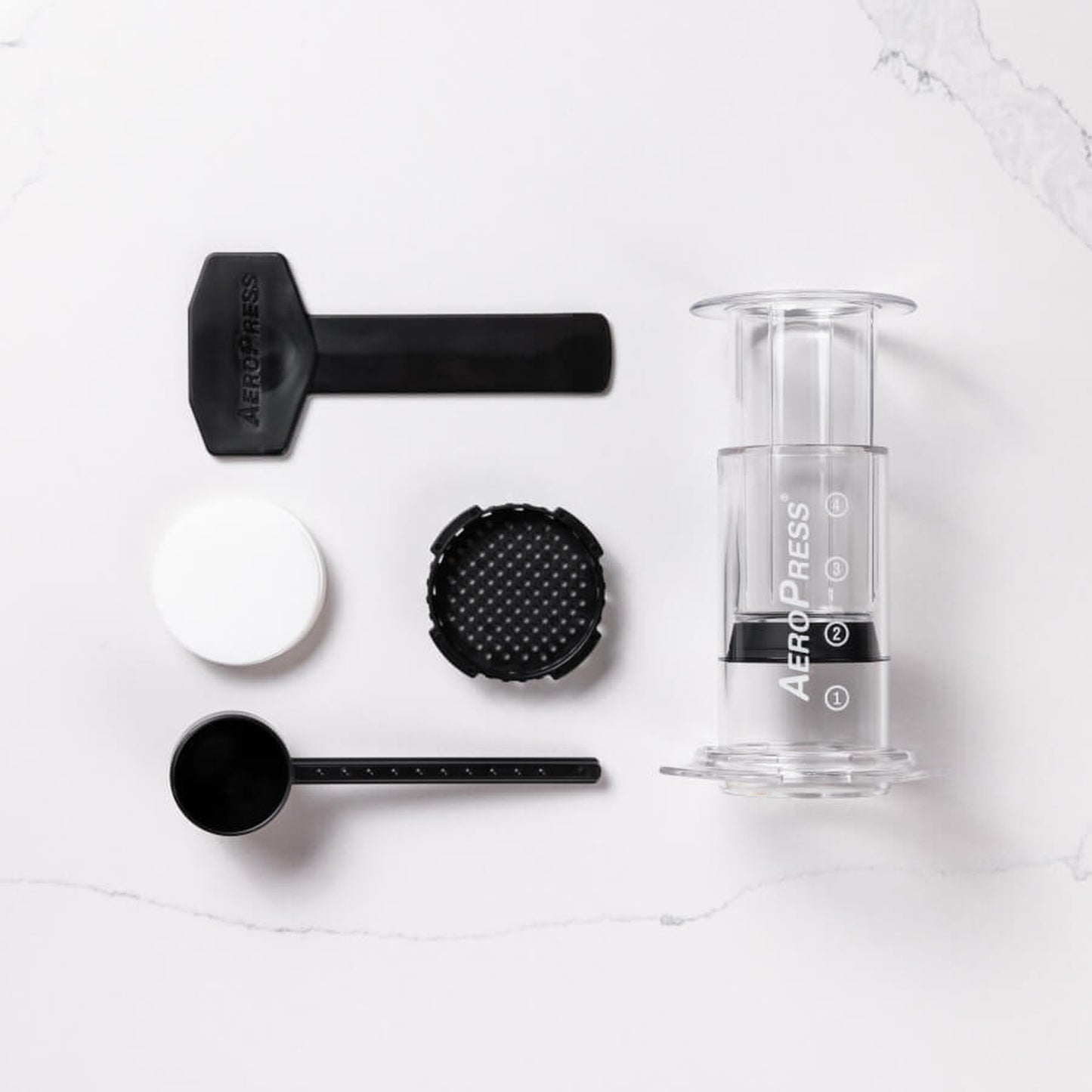 AeroPress Clear delar: kolv, kammare, filterlock, måttskopa och omrörare
