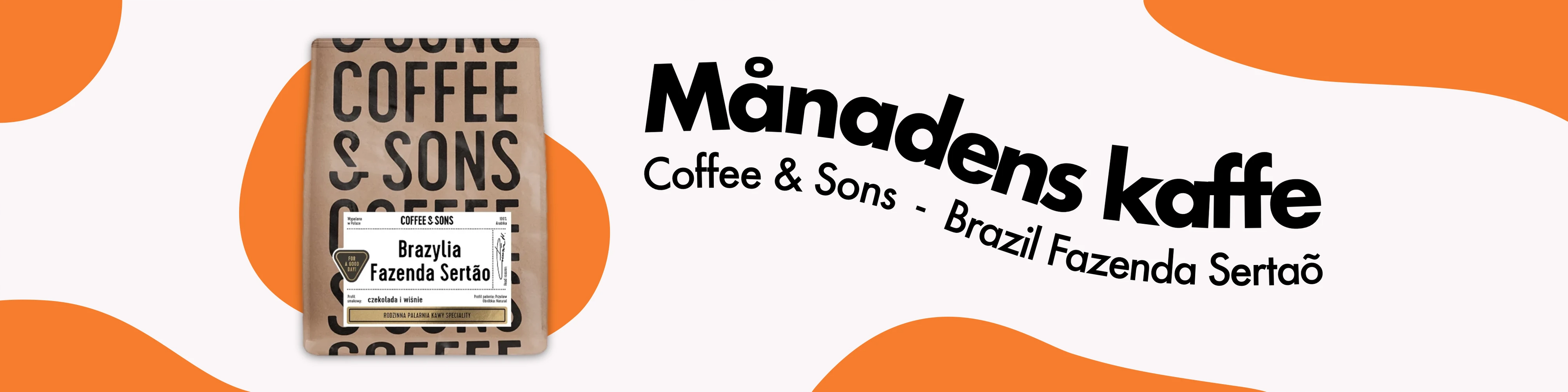 En kaffepåse från Coffee & Sons med texten "Månadens kaffe" na en orange och vit bakgrund.