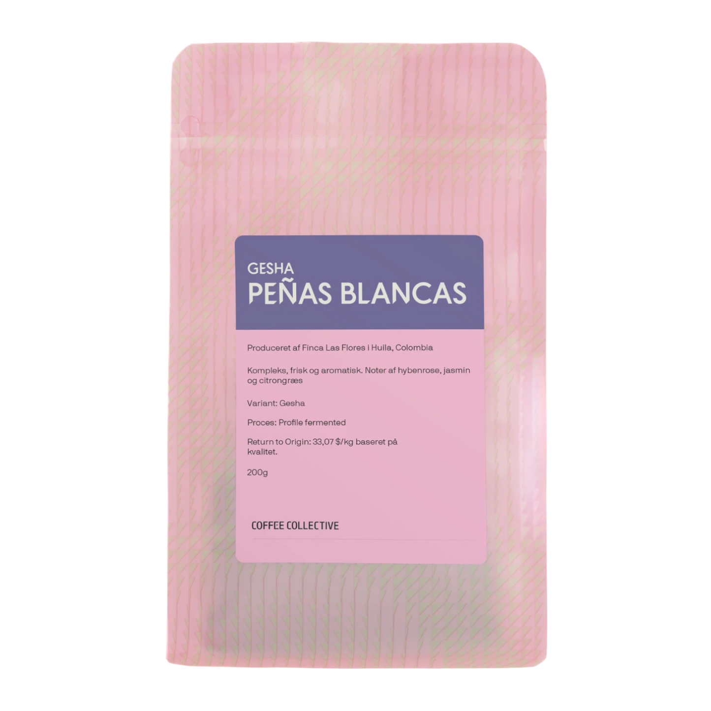 En påse Coffee Collective "Gesha Penas Blancas" kaffe från Huila, Colombia, i en ljusrosa mönstrad påse med mörkrosa etikett.