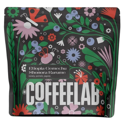 CoffeeLab-påse Etiopia ”Gemechu Shonora Kurume” med färgglad blomdesign.
