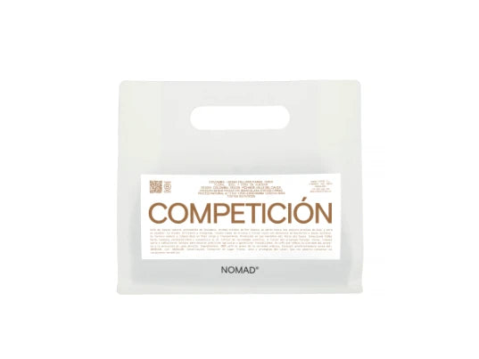 White coffee bag with 'COMPETICIÓN' and 'NOMAD' text on a white background