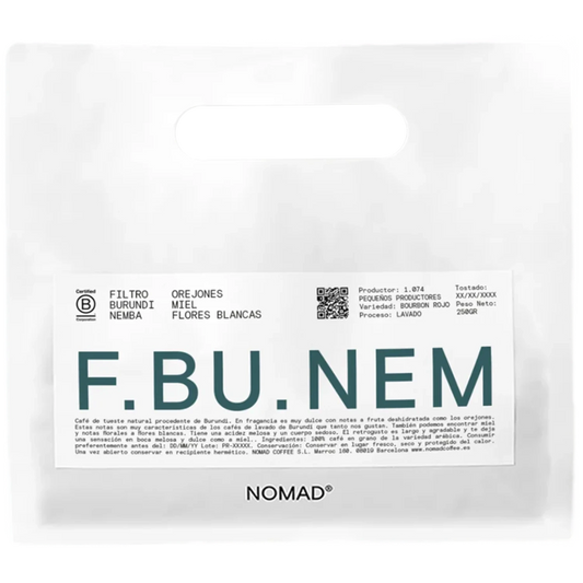 Vit Nomad Coffee-påse Burundi Nemba Filter 250g med stor blå F.BU.NEM-text