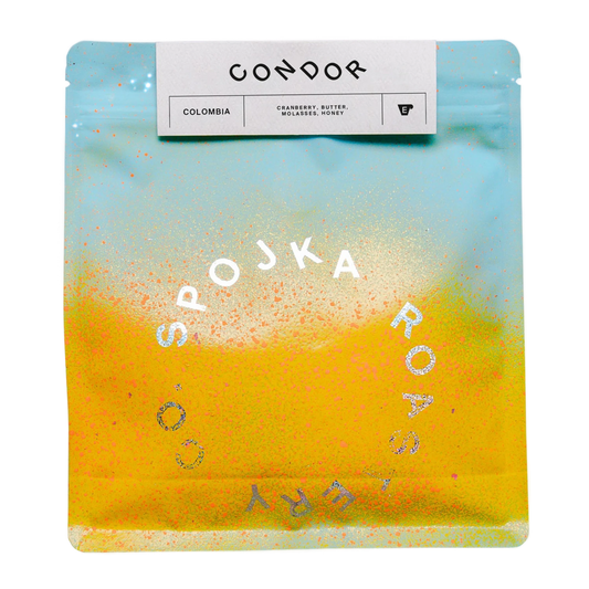 Spojka Roastery kaffeförpackning med gradientdesign och synlig logotyp på vit bakgrund.