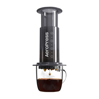 AeroPress Original som brygger kaffe direkt i en glaskopp med ånga