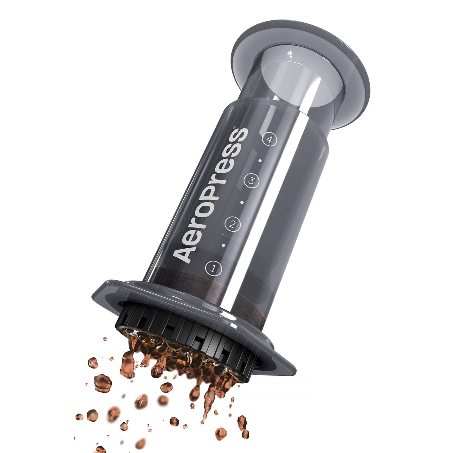 Närbild på kaffe som droppar från ett AeroPress Original-filter