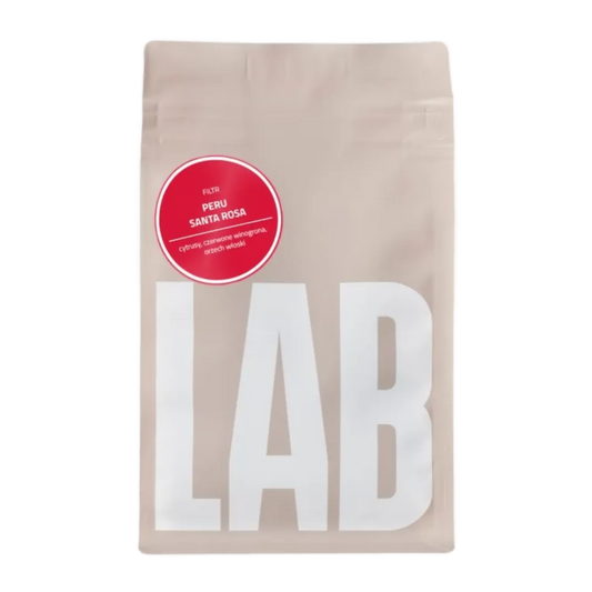Beige CoffeeLab-påse Peru Santa Rosa filter med stor vit LAB-text och röd etikett
