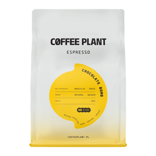 Kaffepaket med Coffee Plant "Chocolate Bomb"-design och en gul etikett på vit bakgrund