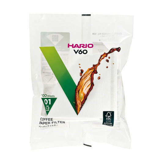 Hario V60 storlek 1 kaffefilter i papper förpackning - 100 ark med vit bakgrund